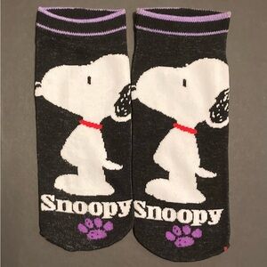 🐶🐾🧦 1 Pair NWOT Snoopy Peanuts Ladies Girls Black White Purple Cartoon Socks